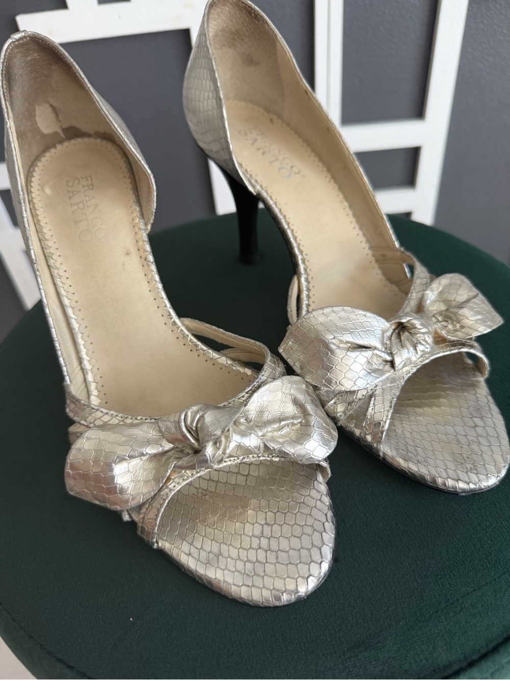 Franco Sarto Silver Metallic Bow Peep-Toe D’Orsay Heels | Size 8.5M